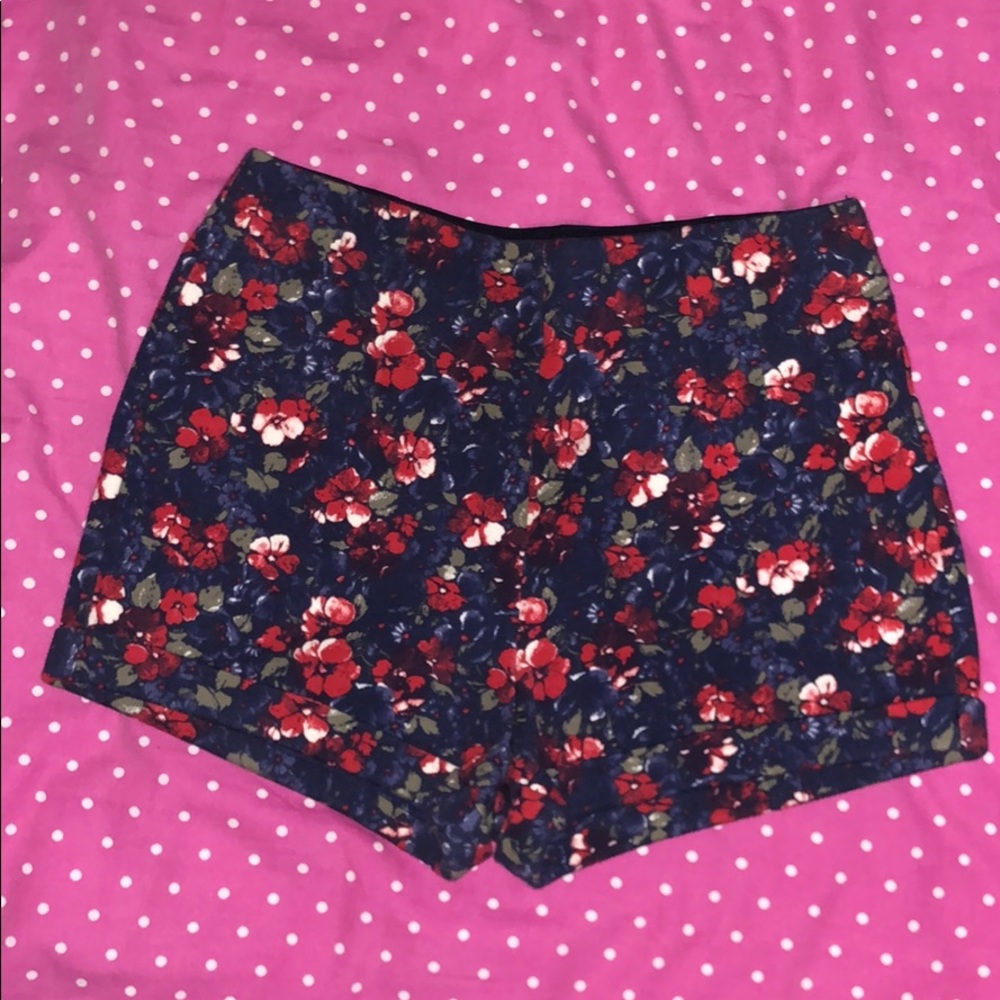 New with tags Hollister floral short